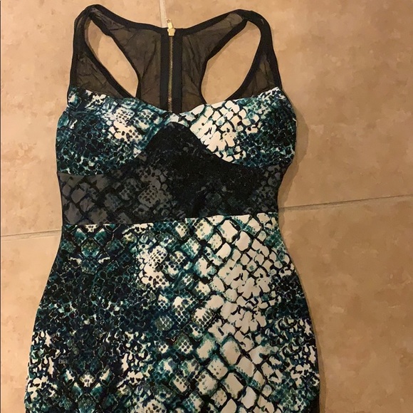 Erin dress emerald snake design medium brand new - Picture 2 of 4